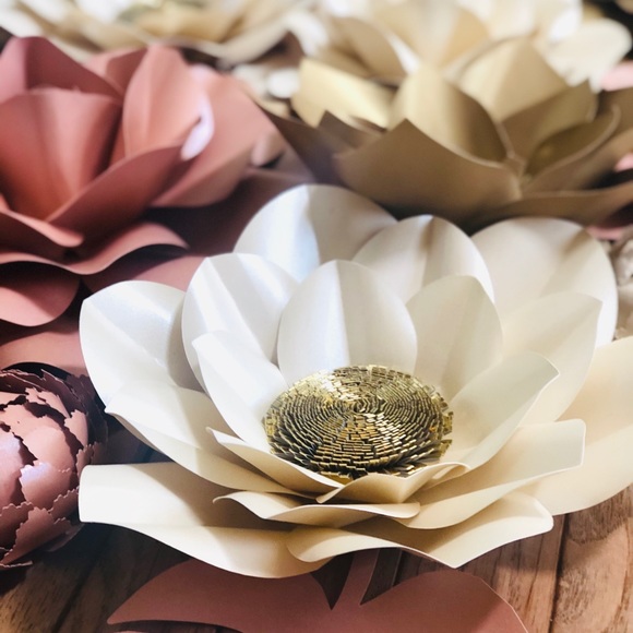 Paper Flower Set - Picture 8 of 12